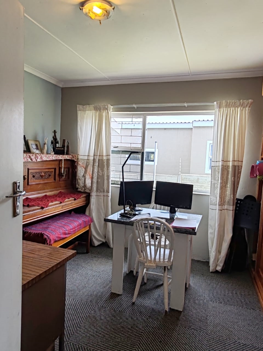 4 Bedroom Property for Sale in Palmiet Western Cape